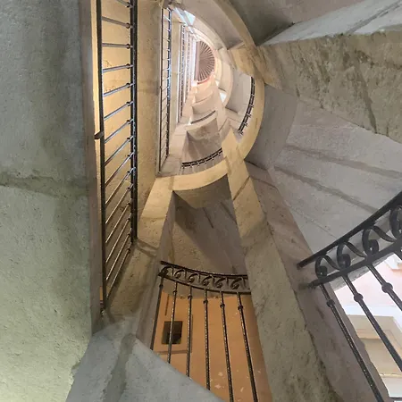 Grand De Charme Idealement Situe Lejlighed Lyon