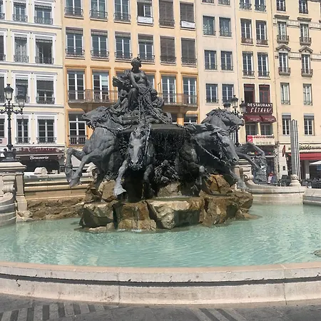 Grand De Charme Idealement Situe